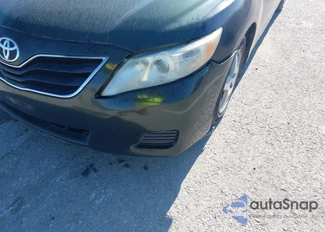 2010 Toyota Camry z USA, uszkodzony, nr VIN 4T4BF3EK0AR014852